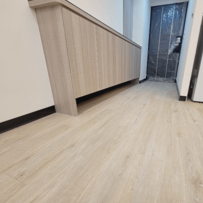 ultra-wear-resistant-plastic-floor-01.png
